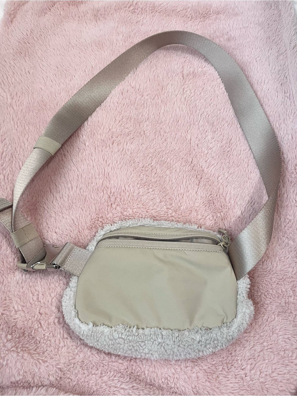 Lululemon Athletica Everywhere Belt Bag - Picture 2 of 14
